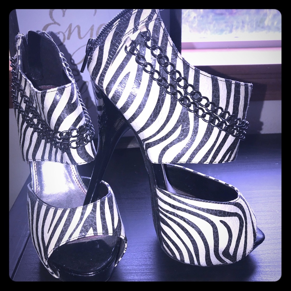 Zebra chain heels